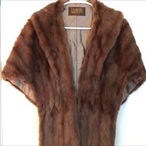 LLoyd’s Vint Brown Squirrel Fur Cape w/Arm Catcher